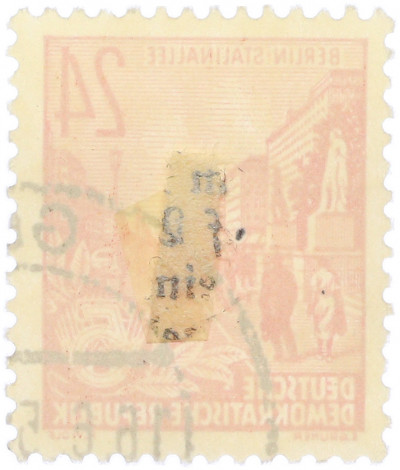 Почтовая марка 24 пфеннига 1953 года Восточная Германия (ГДР) «Пятилетний план — Проспект Сталина»