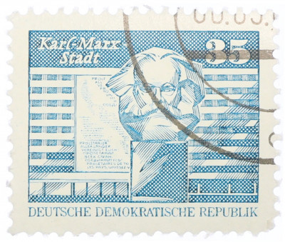 Почтовая марка 35 пфеннигов 1973 года Восточная Германия (ГДР) «Памятник Карлу Марксу»