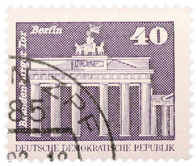 Почтовая марка 40 пфеннигов 1980 года Восточная Германия (ГДР) «Бранденбургские ворота»