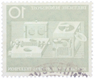 Почтовая марка 10 пфеннигов 1961 года Западная Германия (ФРГ) «100-летие изобретения телефона Филиппом Рейсом»